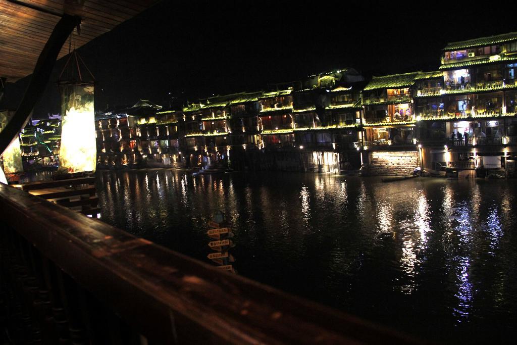 Fenghuang 1St Apartment Exterior foto